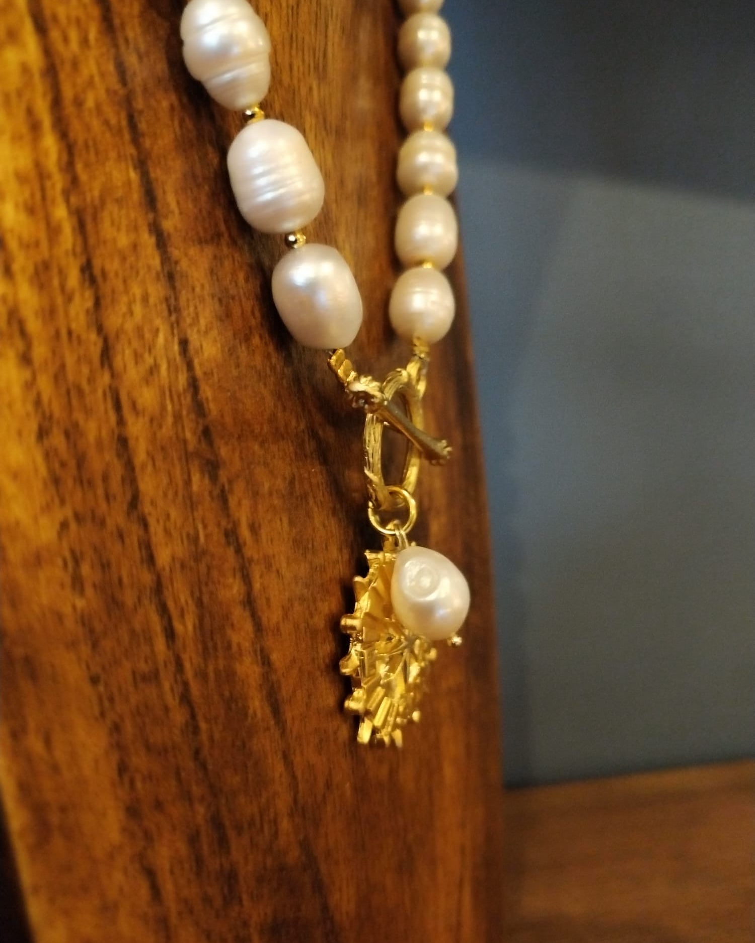 Classic Freshwater Pearl Necklace – Gold Compass Charm