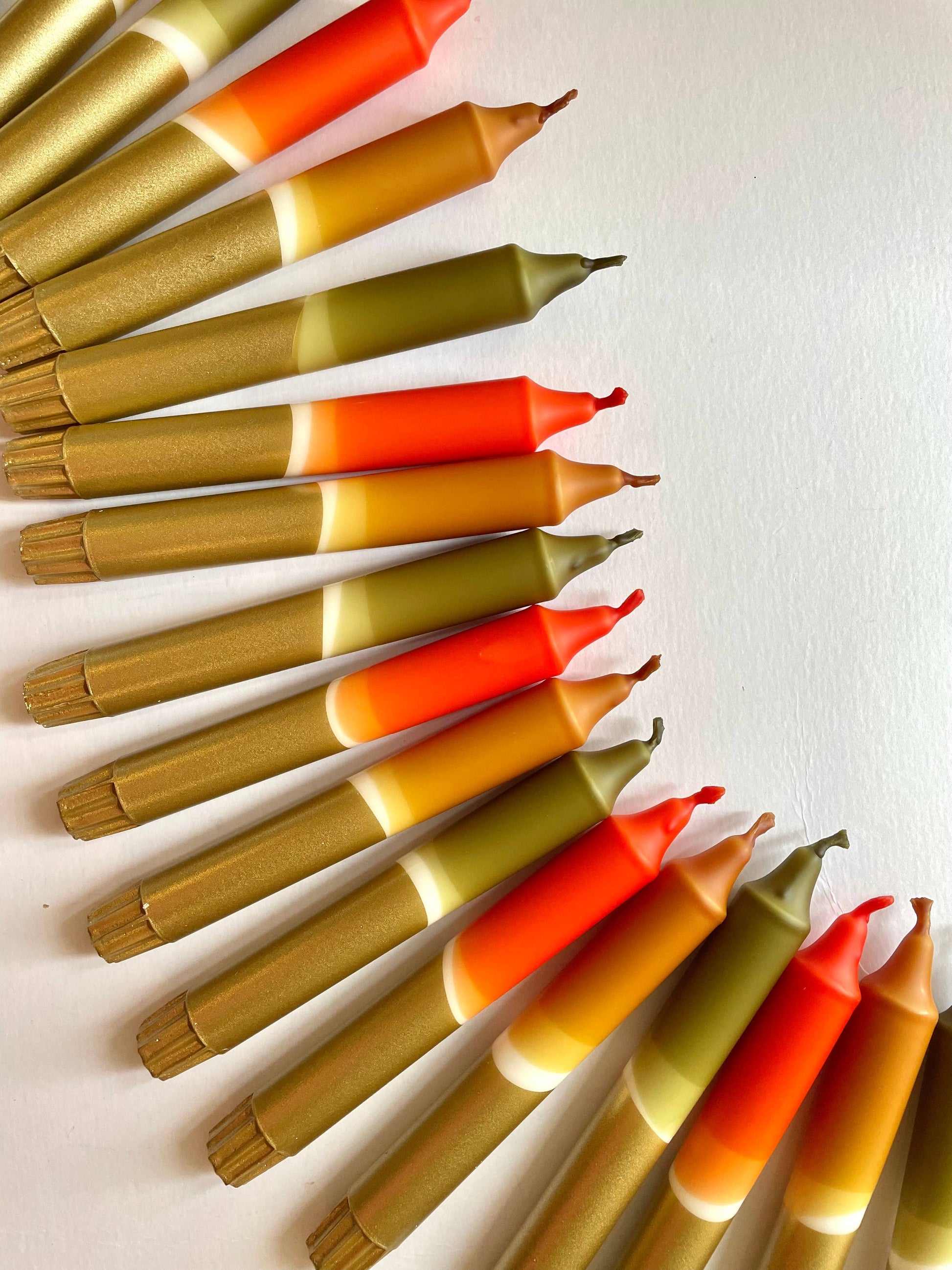 Set of colorful markers arranged in a circular pattern on a white background