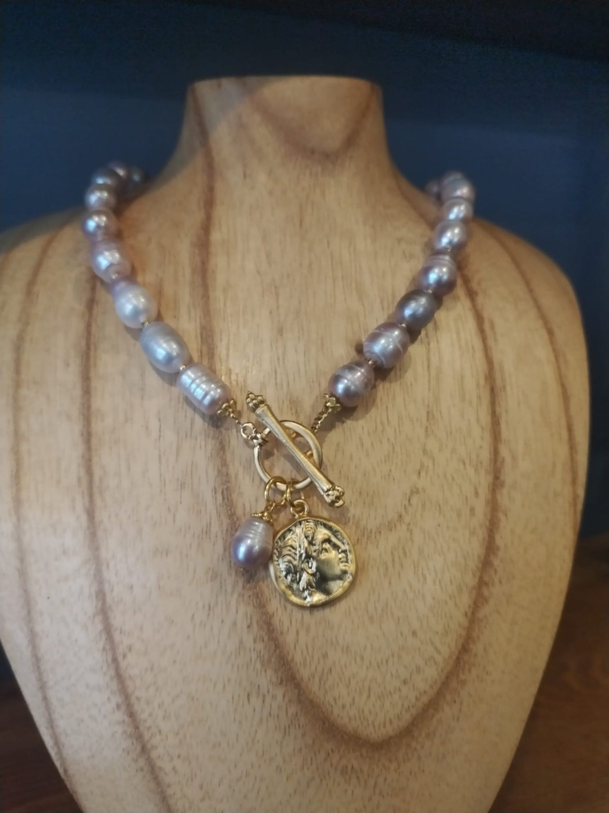 Oyster Pearl Necklace with Gold Medallion