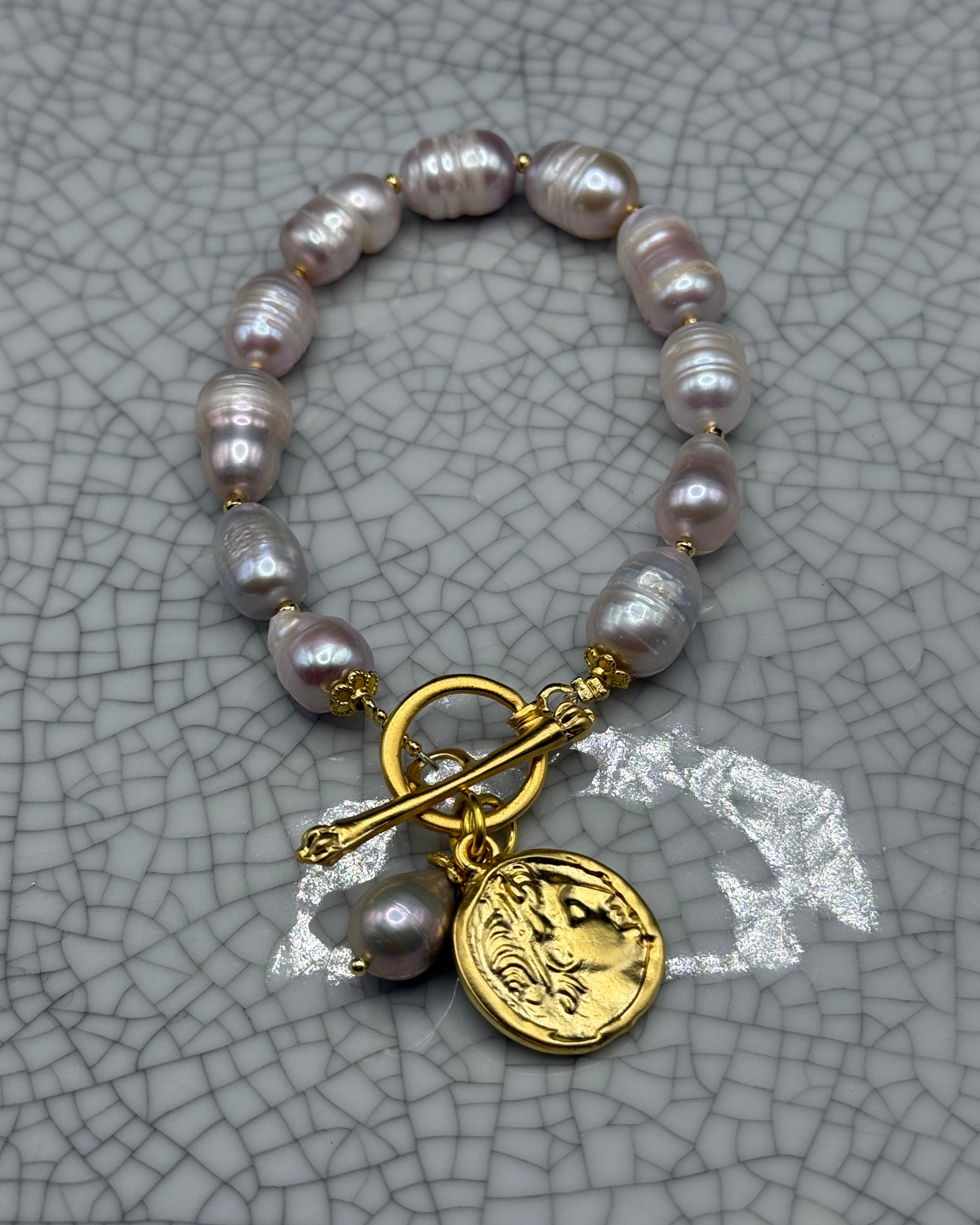 Oyster Coloured Freshwater Pearl Bracelet with Gold Roman Coin – 20cm Handmade in Bristol