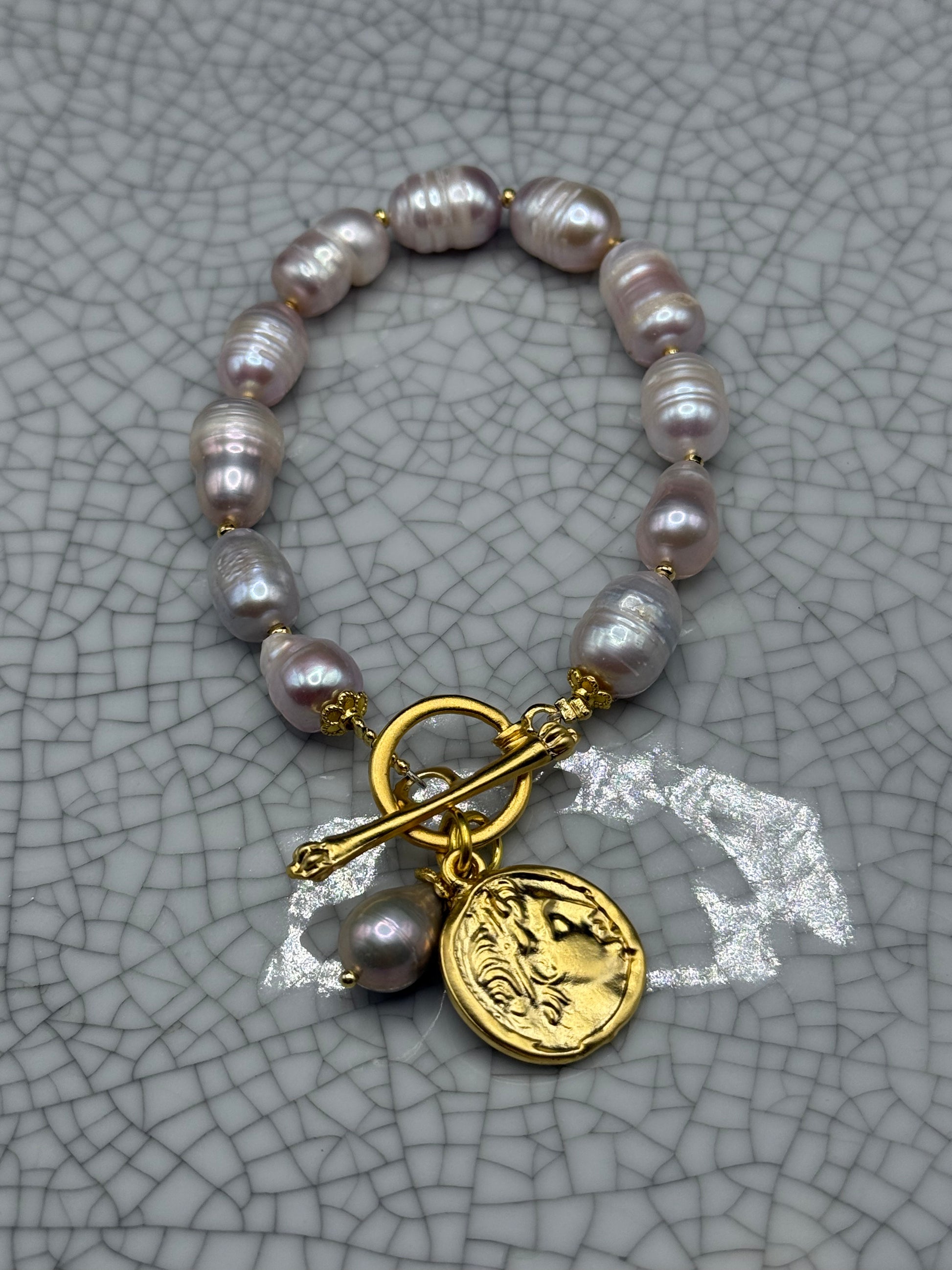 Oyster Coloured Freshwater Pearl Bracelet with Gold Roman Coin – 20cm Handmade in Bristol
