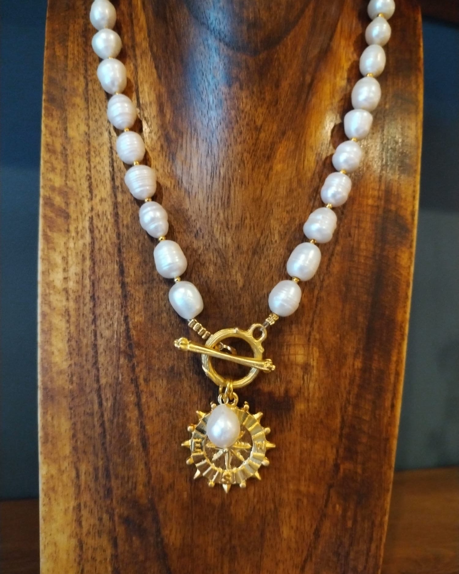 Classic Freshwater Pearl Necklace – Gold Compass Charm