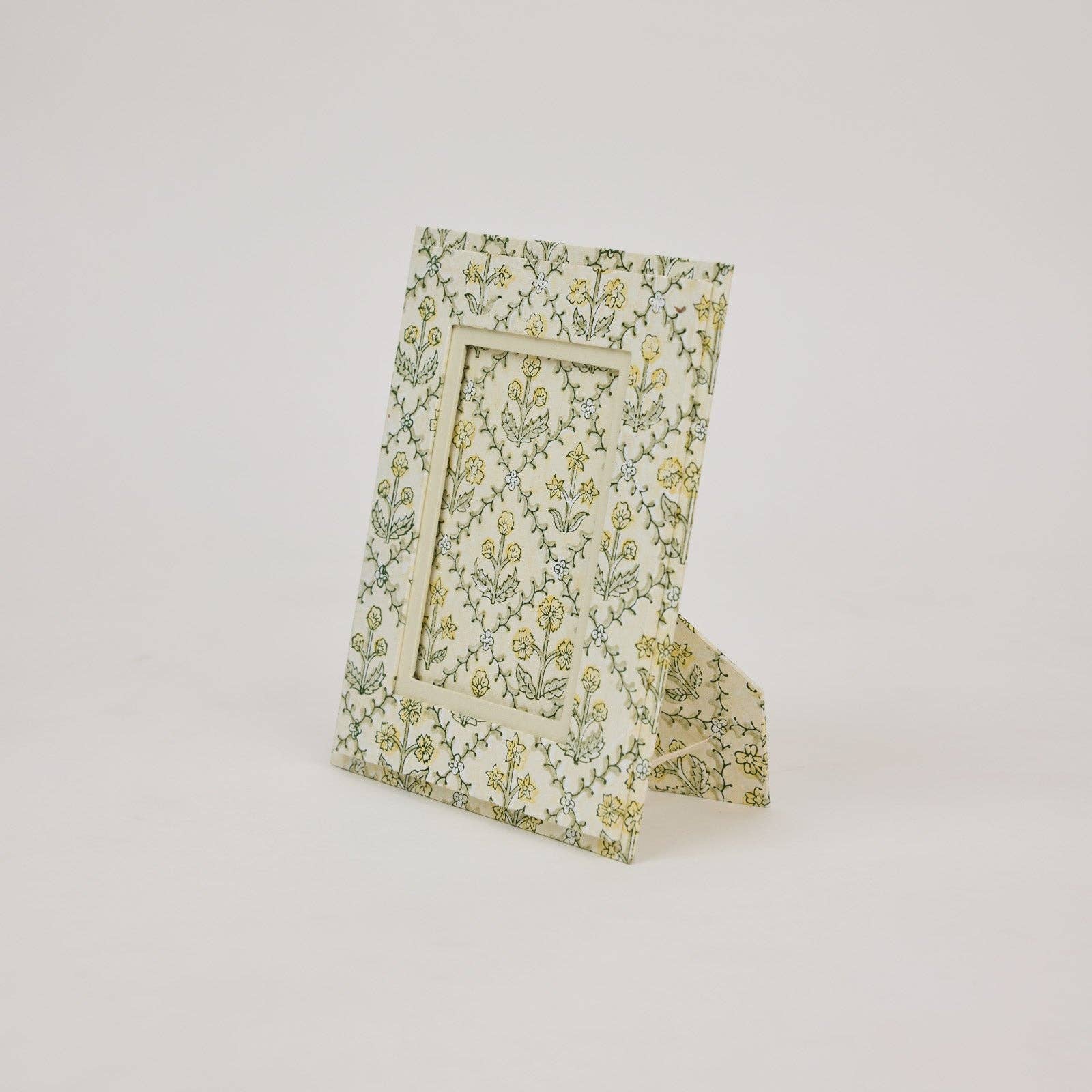 Hand Block Printed Recycled Cotton Picture Frame (4x6) - Cream Floral Lattice