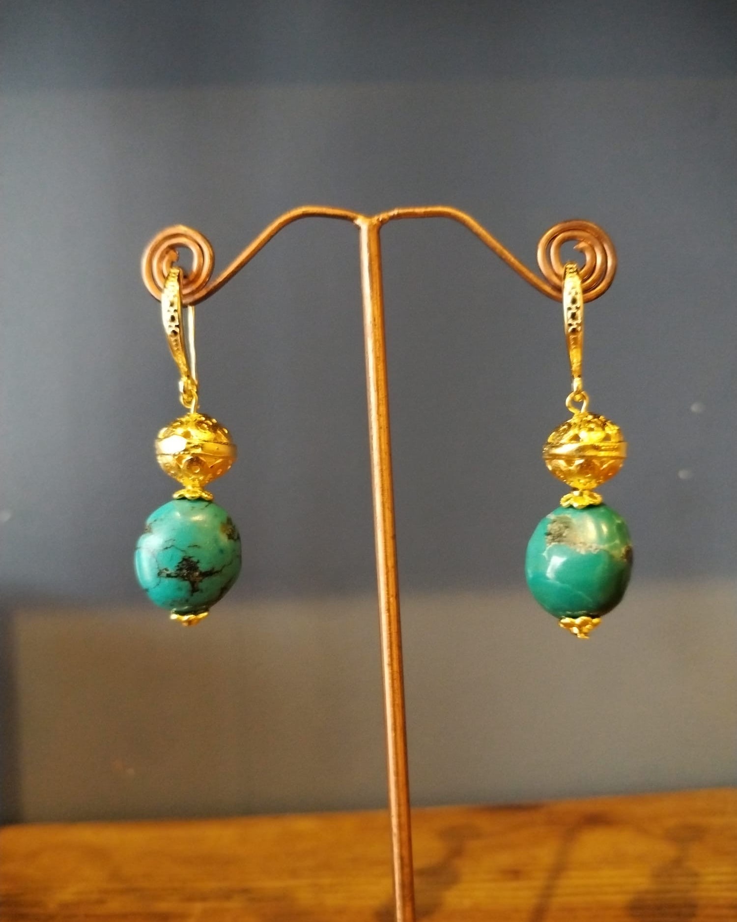 Elegant turquoise and gold earrings