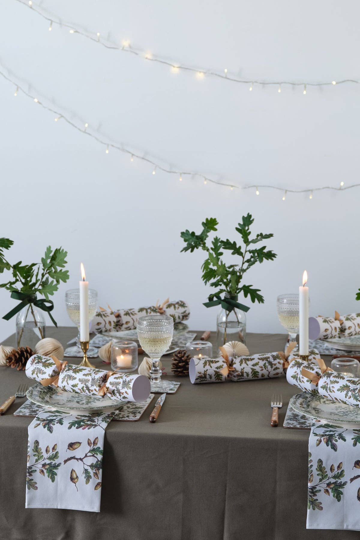 OAK LEAVES & ACORNS LUXURY CHRISTMAS CRACKERS