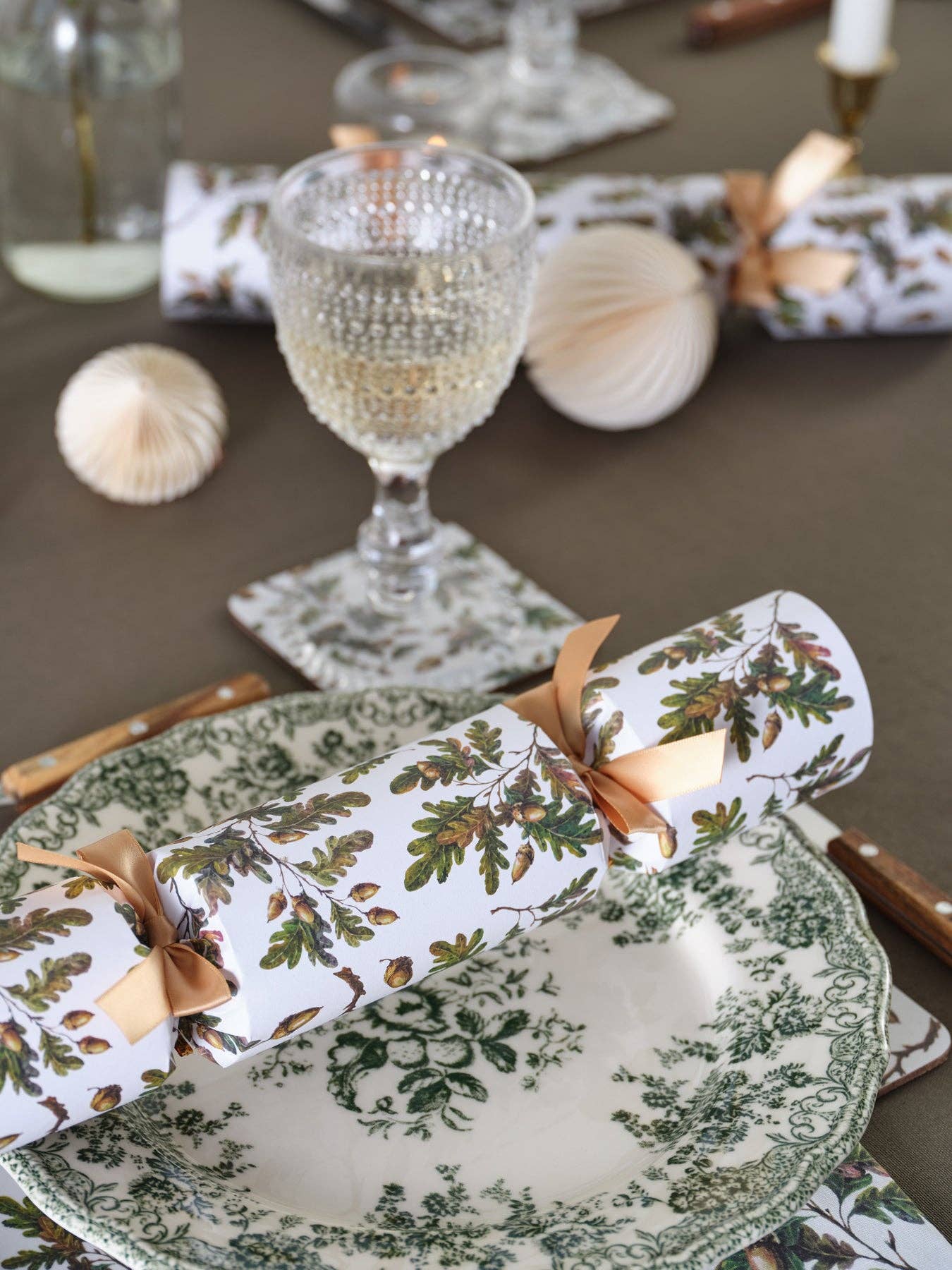 OAK LEAVES & ACORNS LUXURY CHRISTMAS CRACKERS