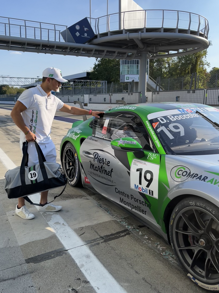 19 Traveling bag in upcycled car fabric and leather