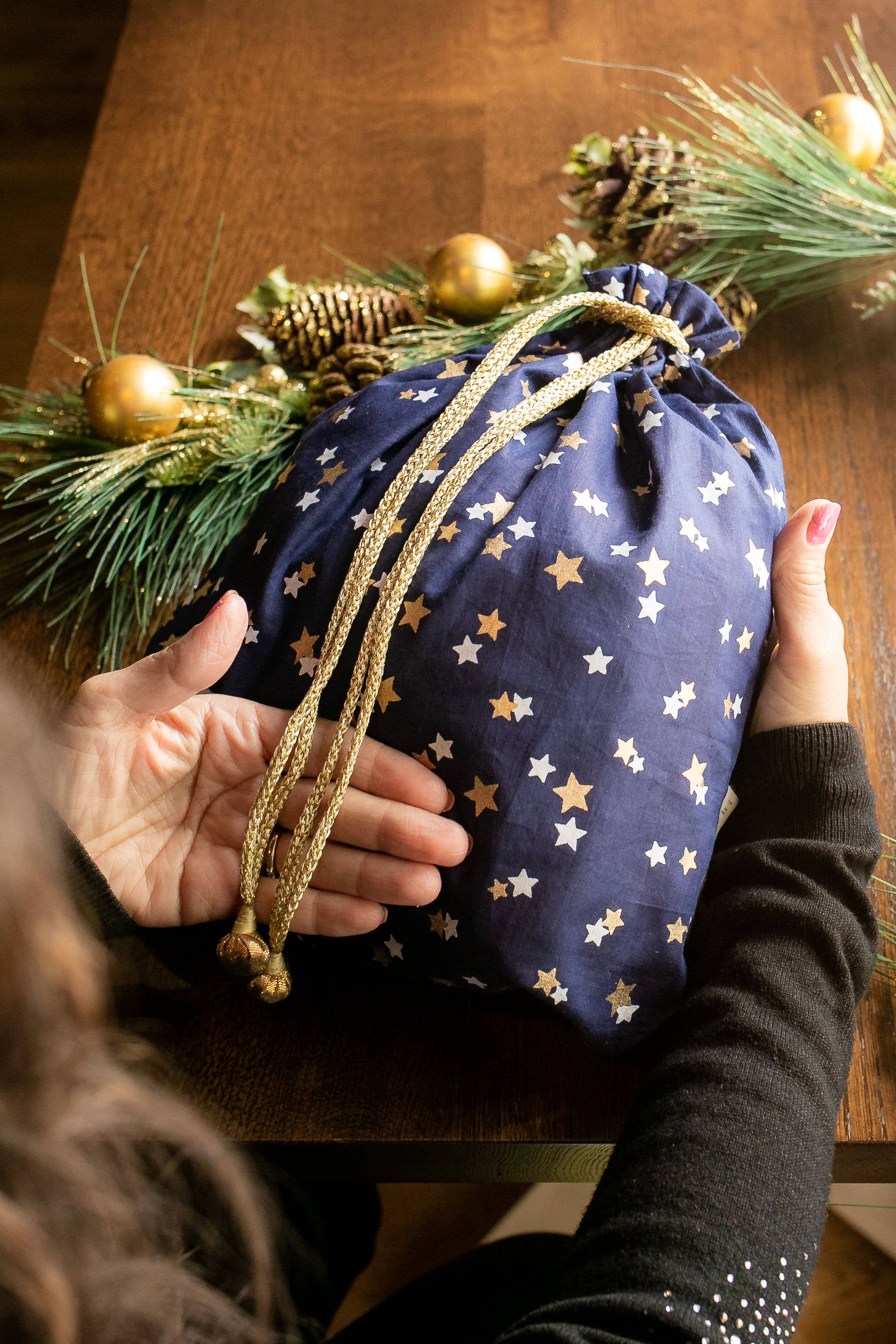 Medium Fabric Gift Bags Drawstring- : Medium - H23cm x W19cm, Scarlet Woodland