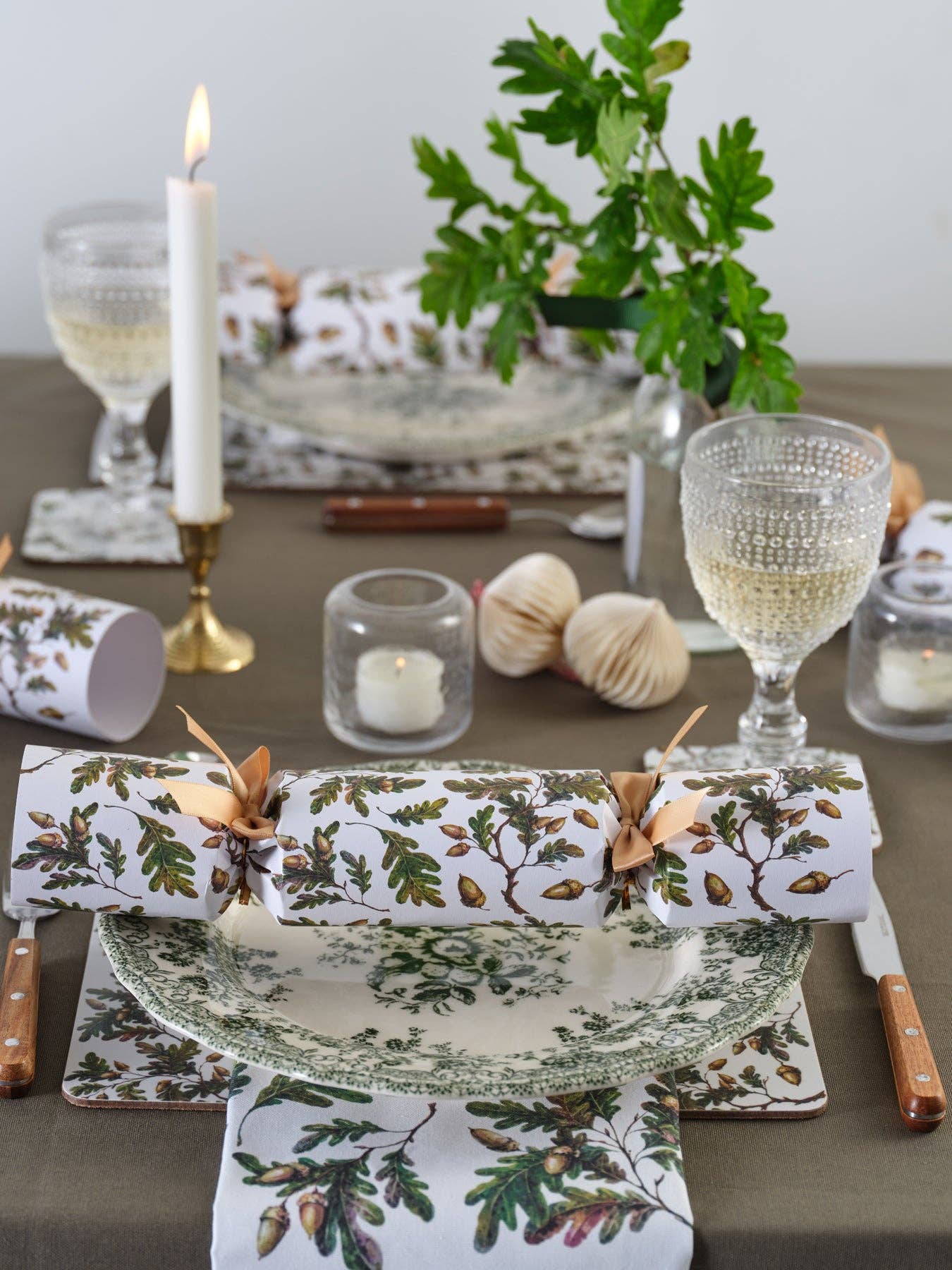 OAK LEAVES & ACORNS LUXURY CHRISTMAS CRACKERS