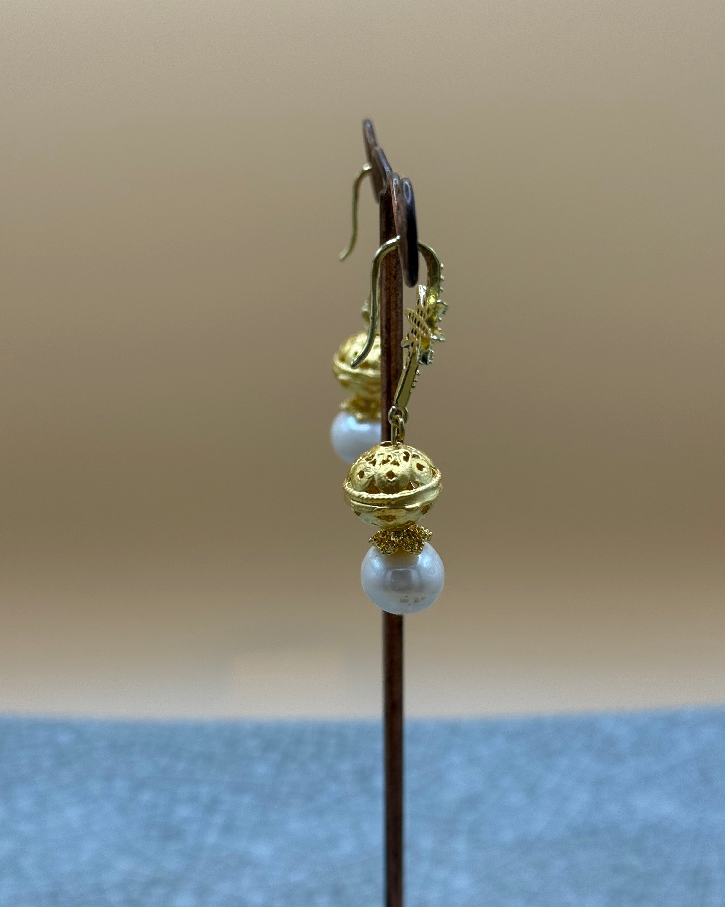 Freshwater pearl & Gold Earrings