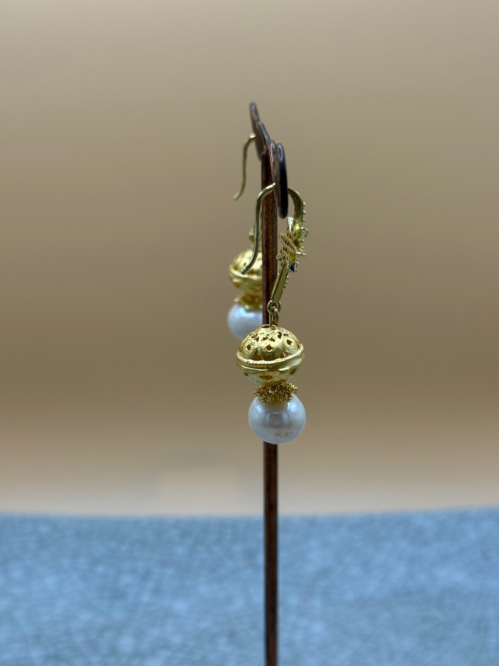 Freshwater pearl & Gold Earrings