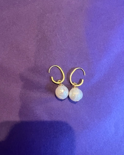 Freshwater drop pearl and gold earrings