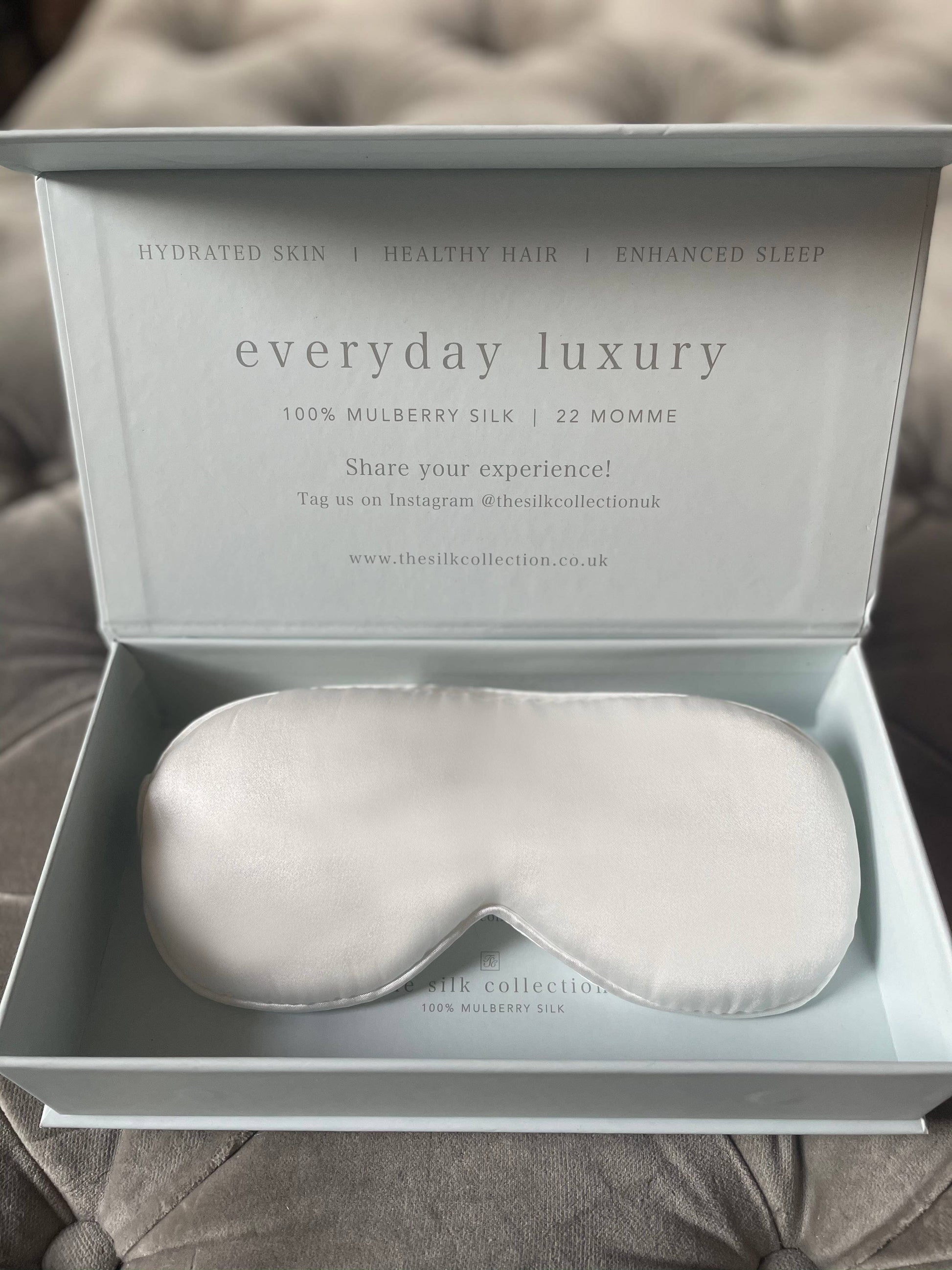 The Pure Silk Eye Mask with gift box: Blush Pink