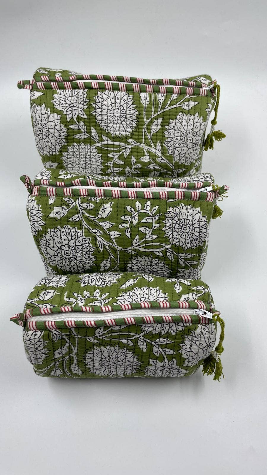 Green Chrysanthemum quilted wash bag set of 3 small medium & large