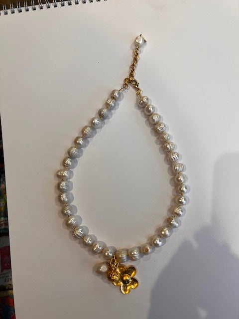 Fresh water pearl Necklace with flower
