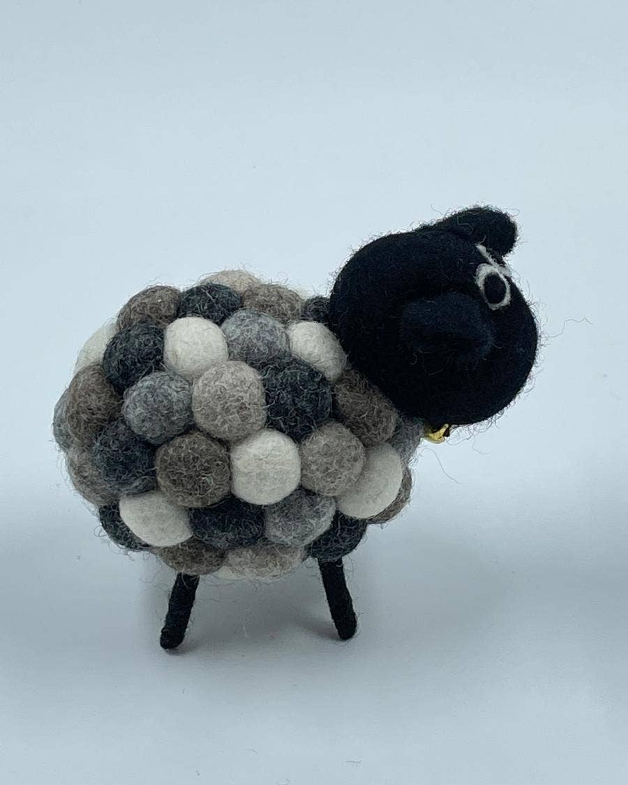 Handmade Felt Colorful Pompom Pom Pom sheep pin cushion