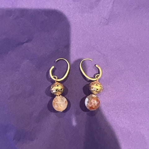 Pink agate and gold earring