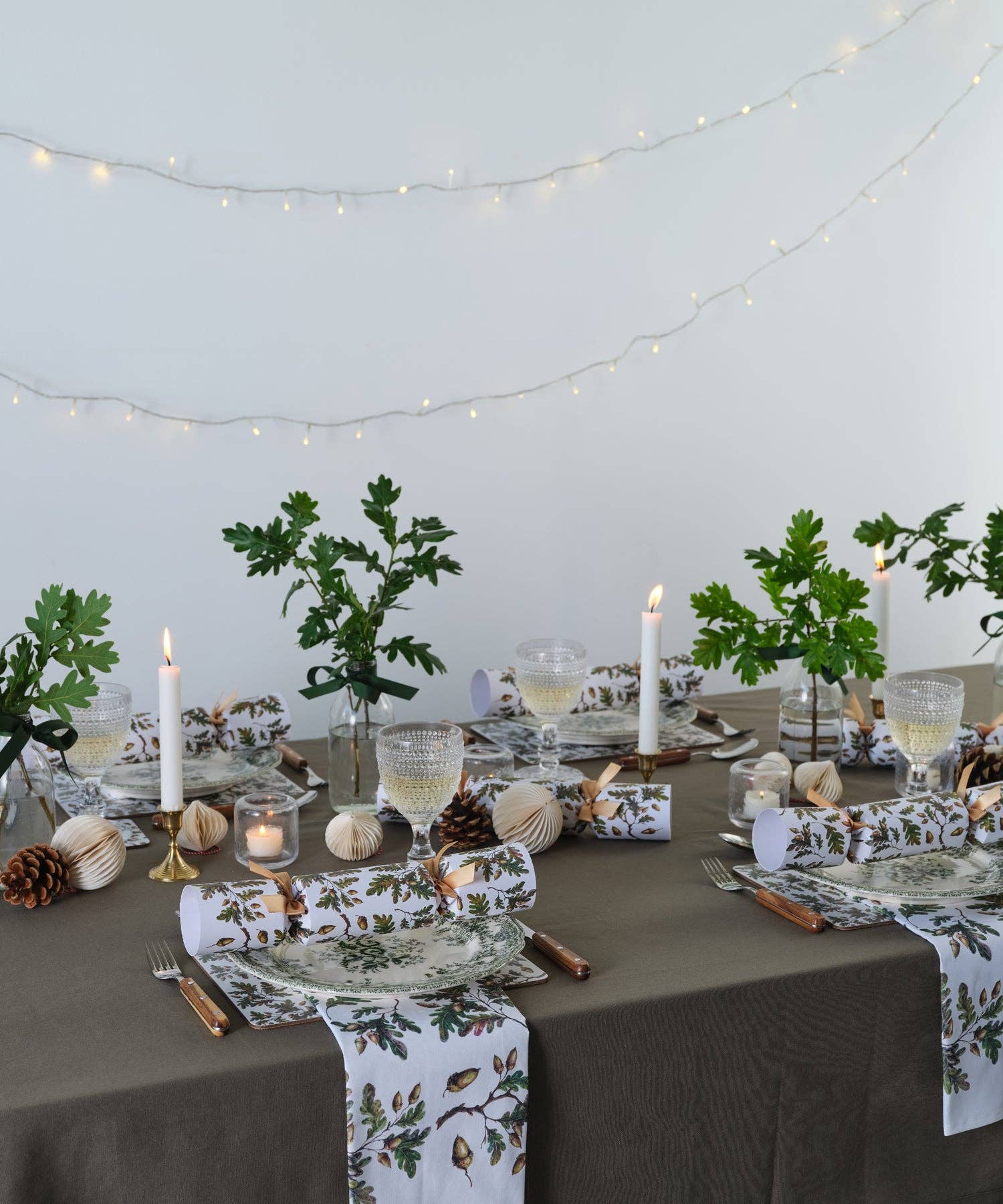 OAK LEAVES & ACORNS LUXURY CHRISTMAS CRACKERS