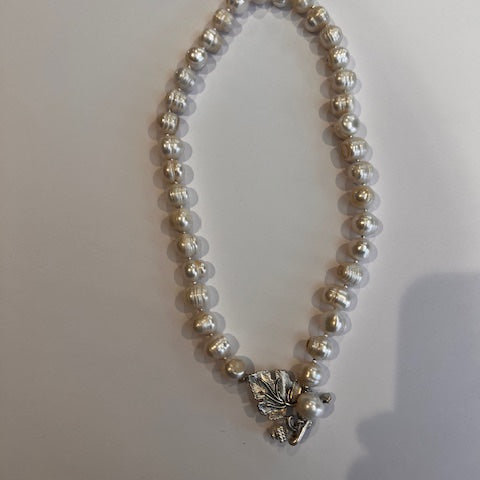 Pearl Necklace & Silverleaf Clasp