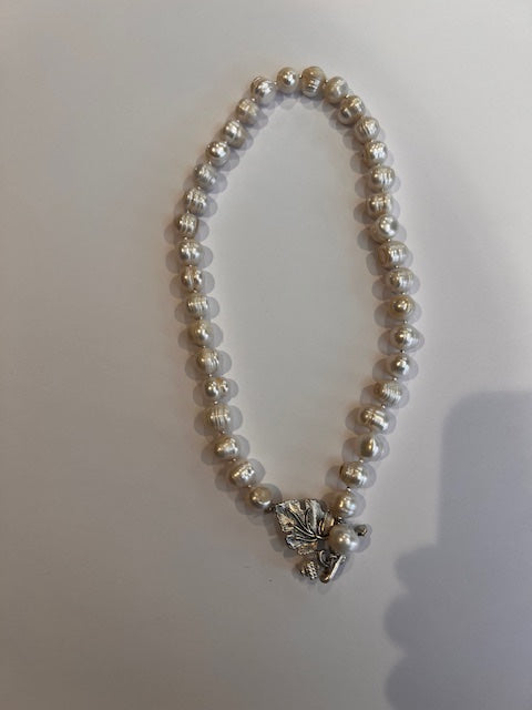 Pearl Necklace & Silverleaf Clasp