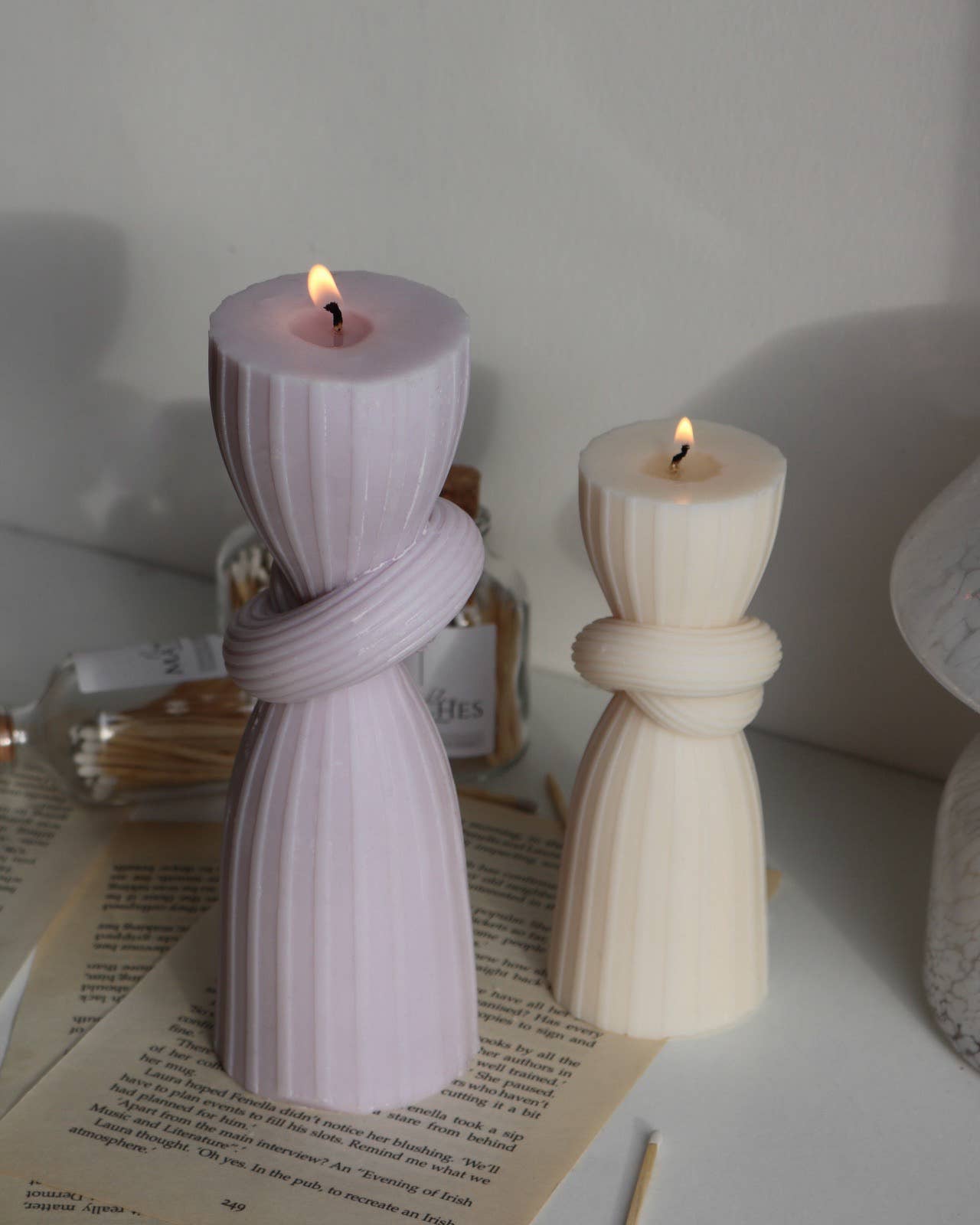 Sienna candle: Natural/off white, Large