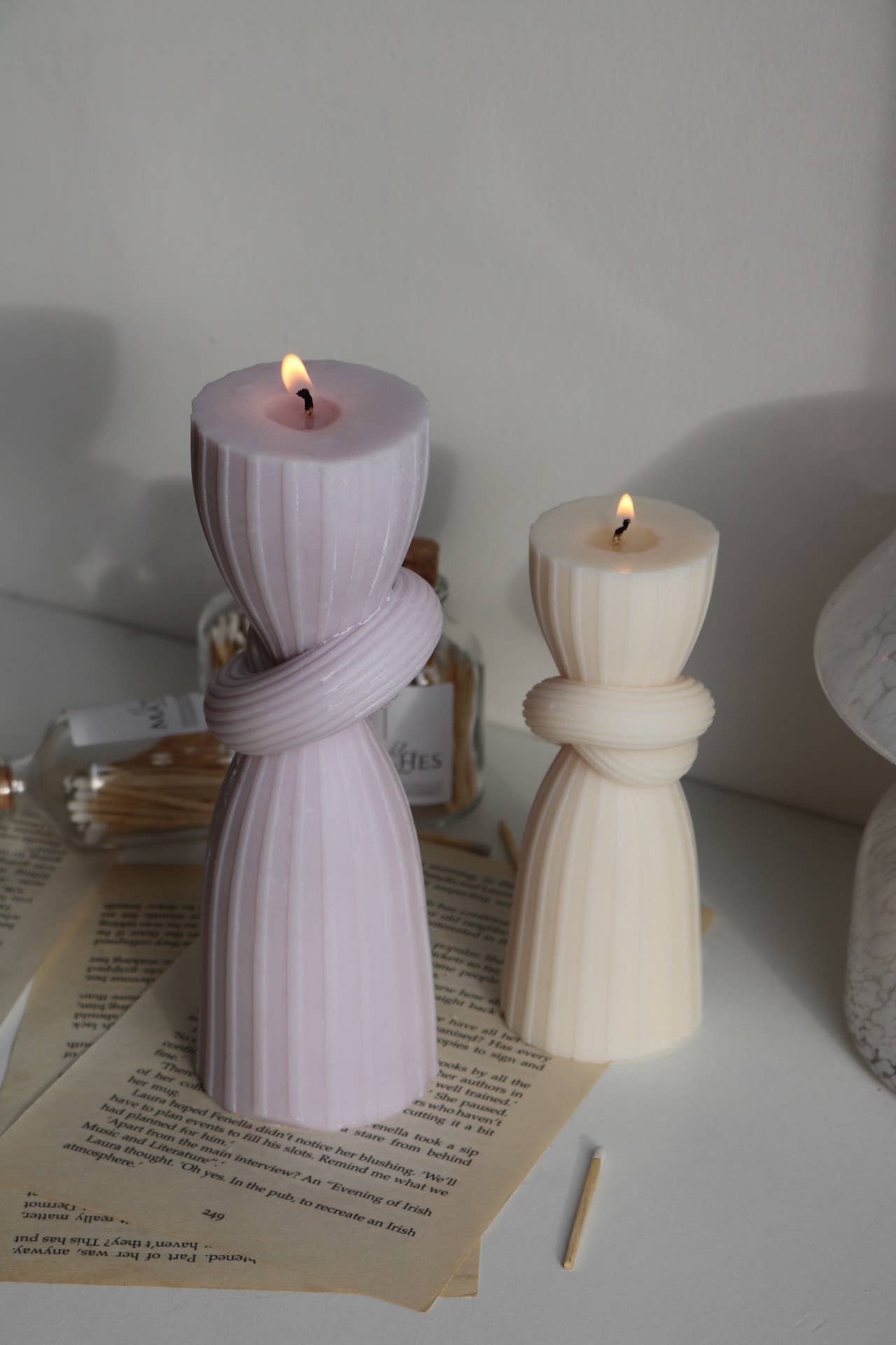 Sienna candle: Natural/off white, Large