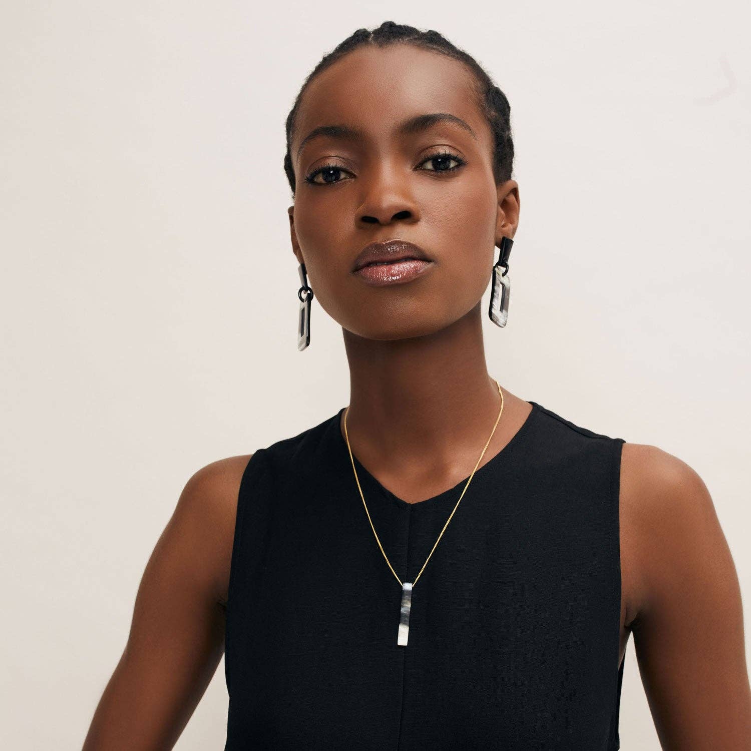 Horn rectangle shaped drop earring - Black Natural