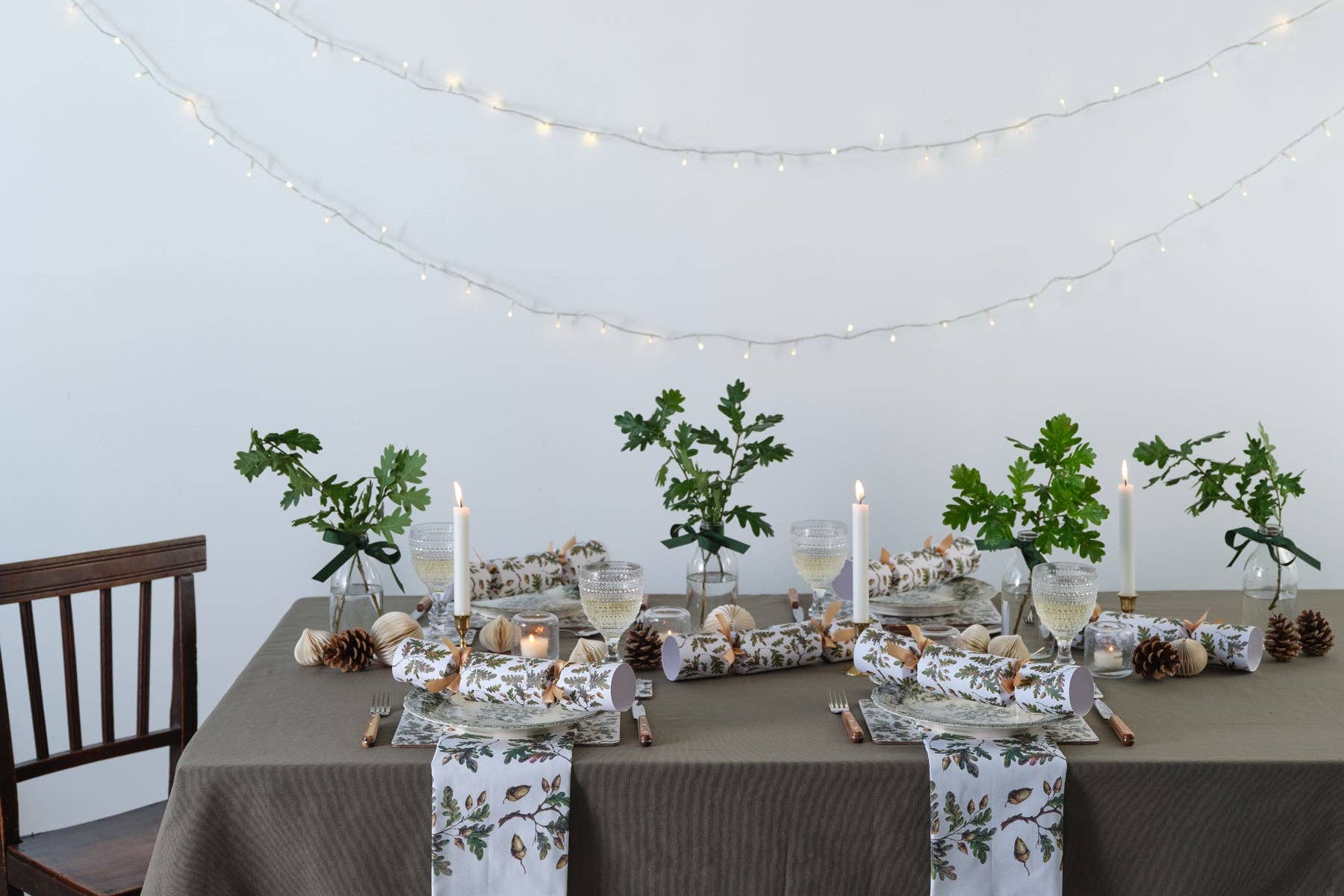 OAK LEAVES & ACORNS LUXURY CHRISTMAS CRACKERS