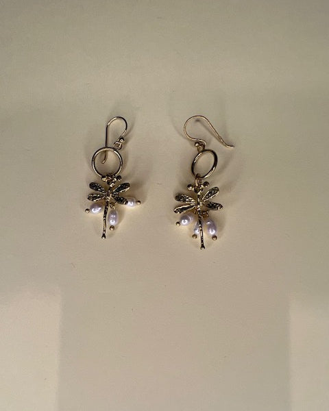 Earring with dangly dragon fly
