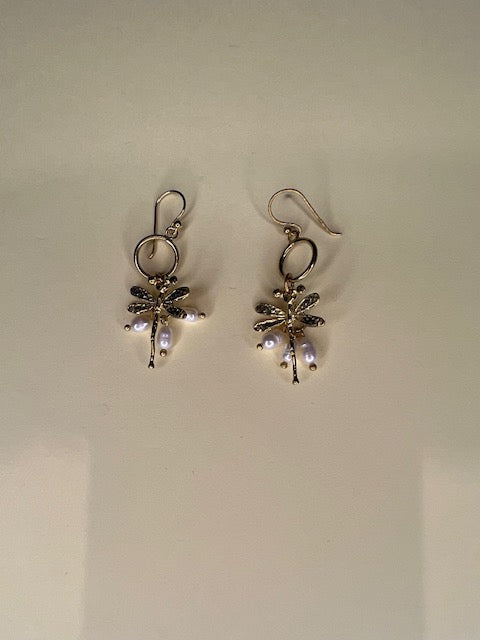 Earring with dangly dragon fly