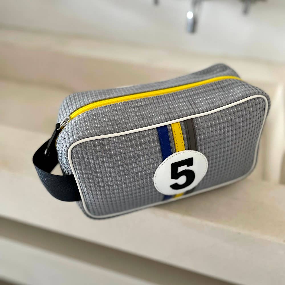 5 Eco responsible toiletry bag for man in light grey canvas