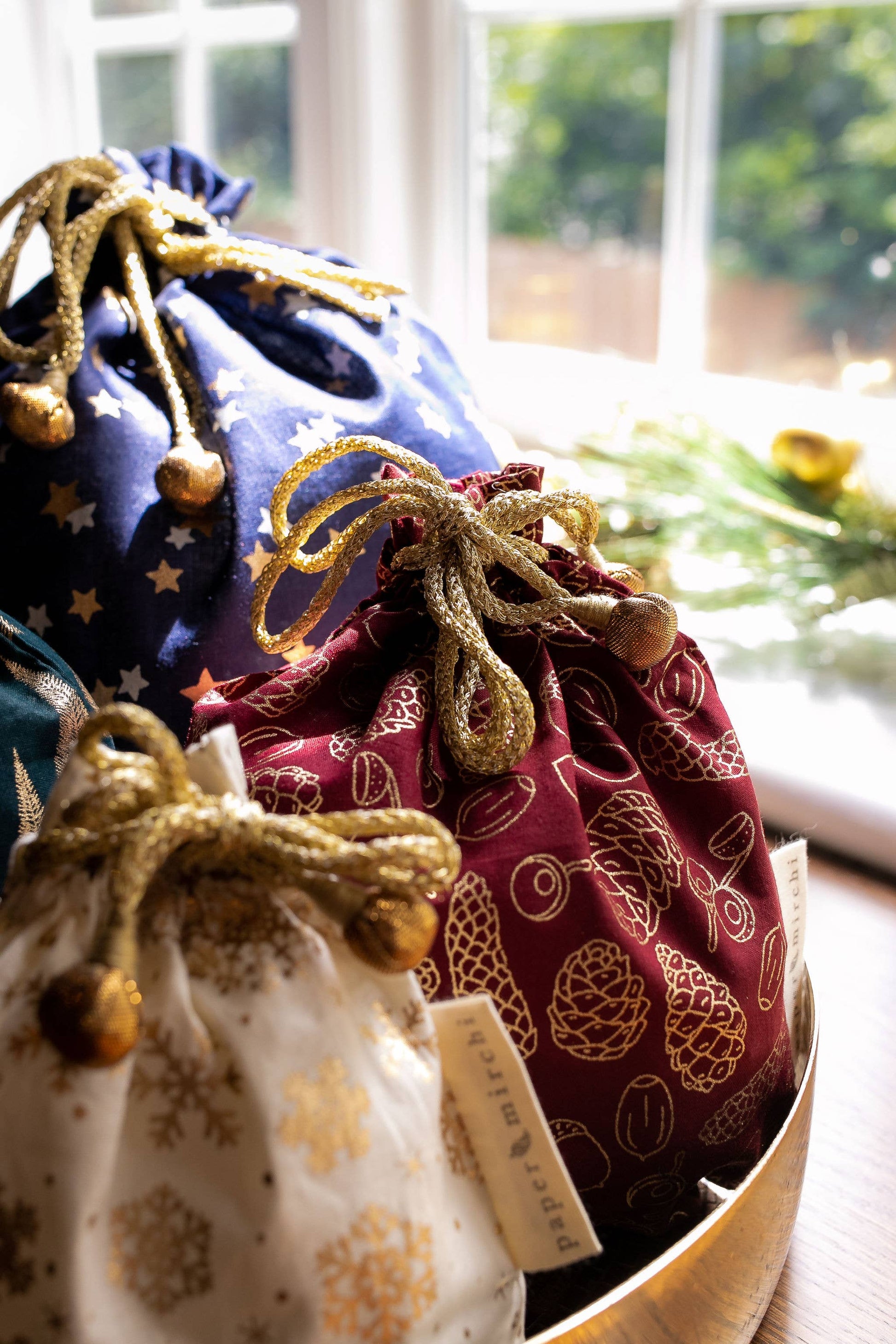 Medium Fabric Gift Bags Drawstring- : Medium - H23cm x W19cm, Scarlet Woodland