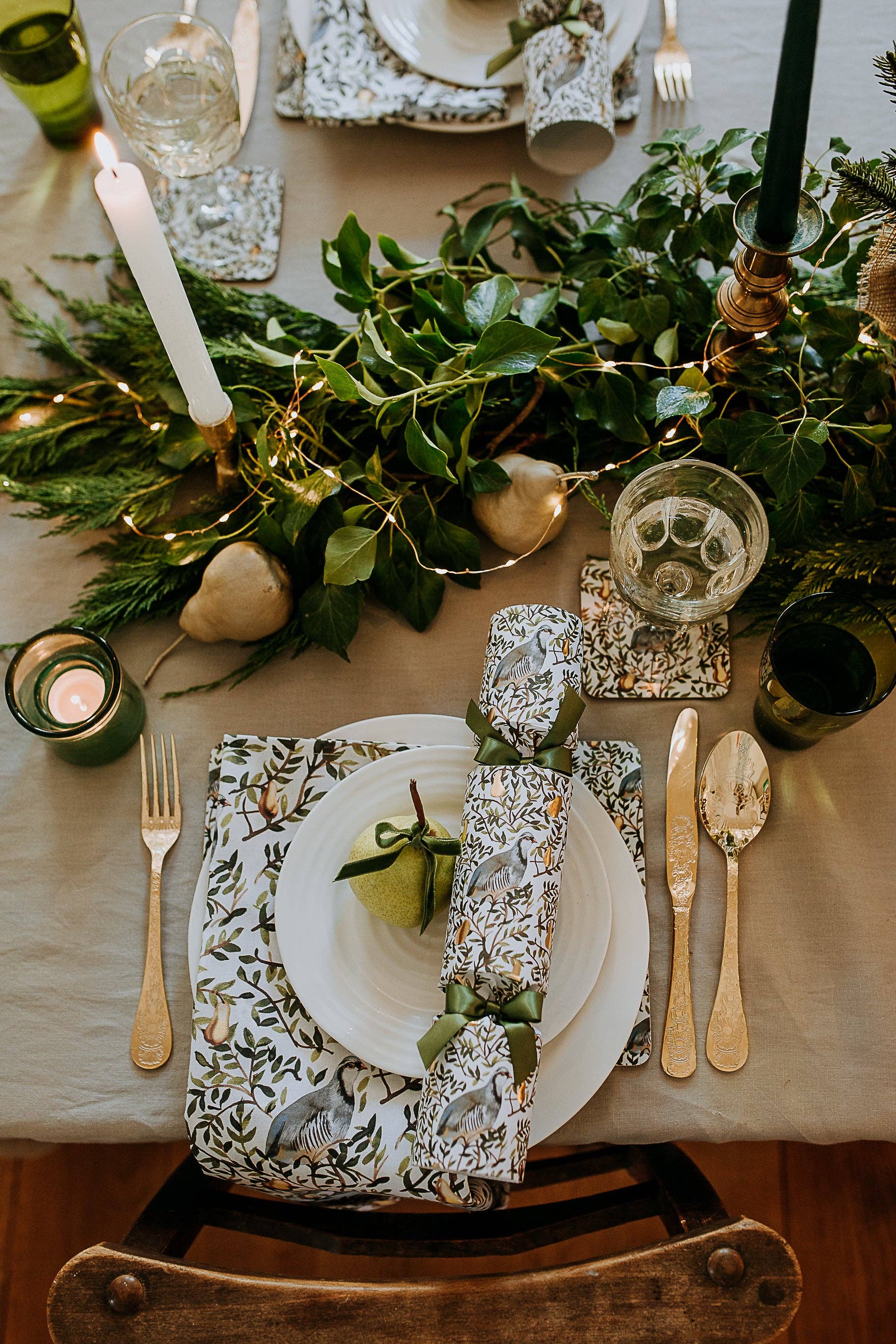 PARTRIDGE IN A PEAR TREE LUXURY CHRISTMAS CRACKERS