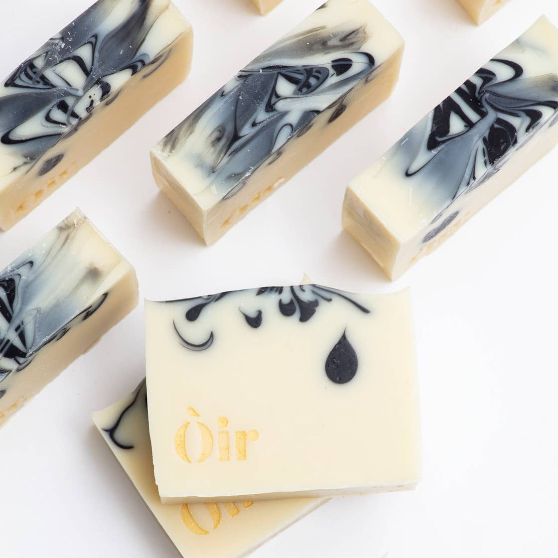 CEDARWOOD, CLARY SAGE, ROSE GERANIUM, VETIVER SOAP