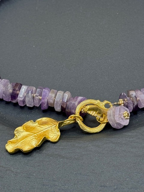 Amethyst tyre bead necklace wit gold clasp