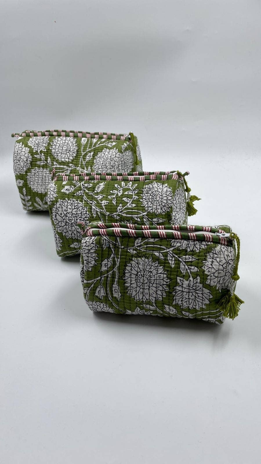 Green Chrysanthemum quilted wash bag set of 3 small medium & large