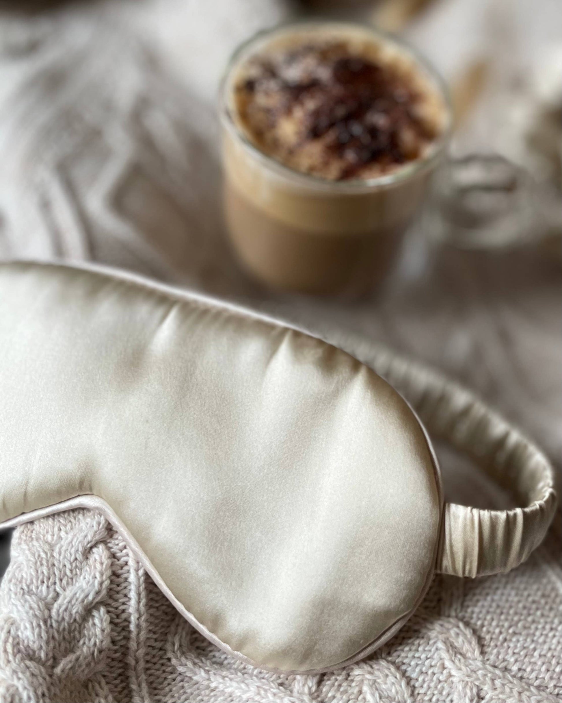 The Pure Silk Eye Mask with gift box: Blush Pink