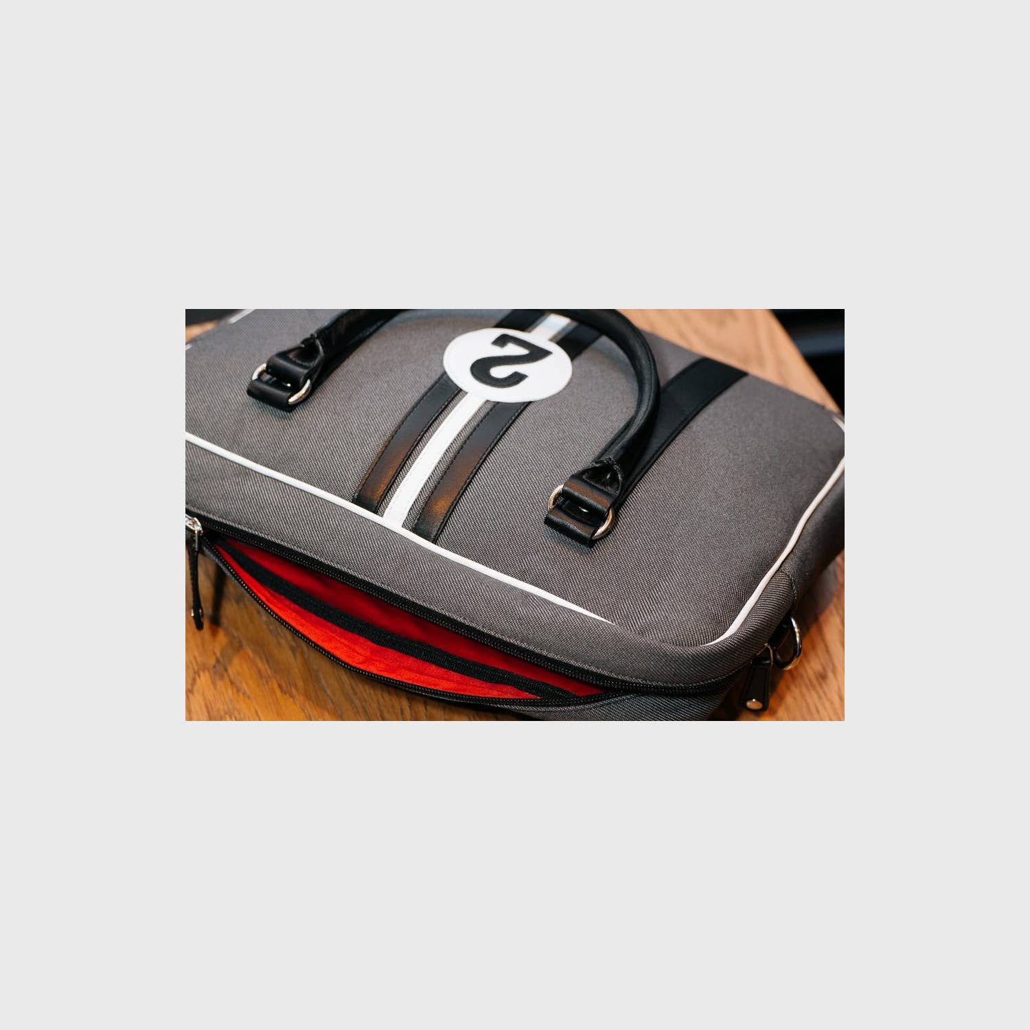 2 James NBN2 13-inch grey and white eco-friendly computer bag