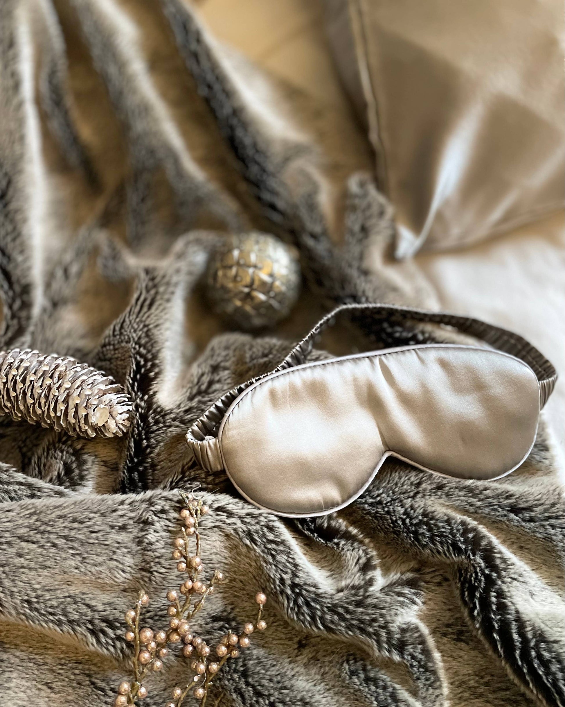 Oyster  Pure Silk Eye Mask with gift box