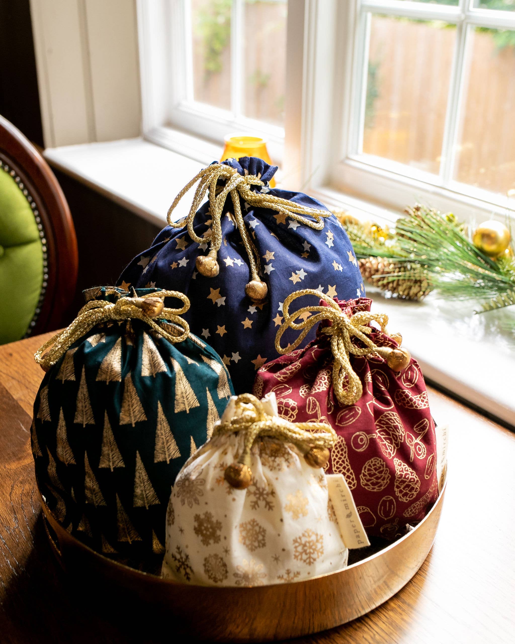 Medium Fabric Gift Bags Drawstring- : Medium - H23cm x W19cm, Scarlet Woodland