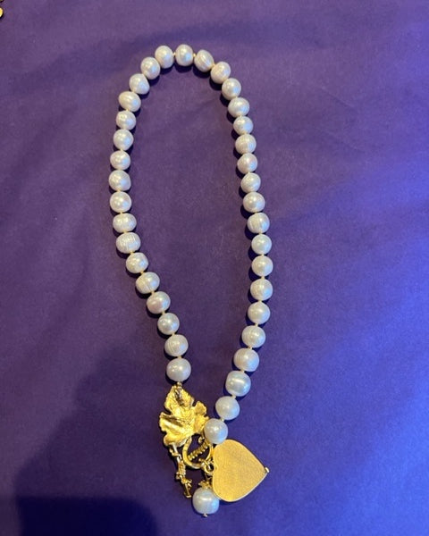 Freshwater pearl necklace - heart clasp in gold