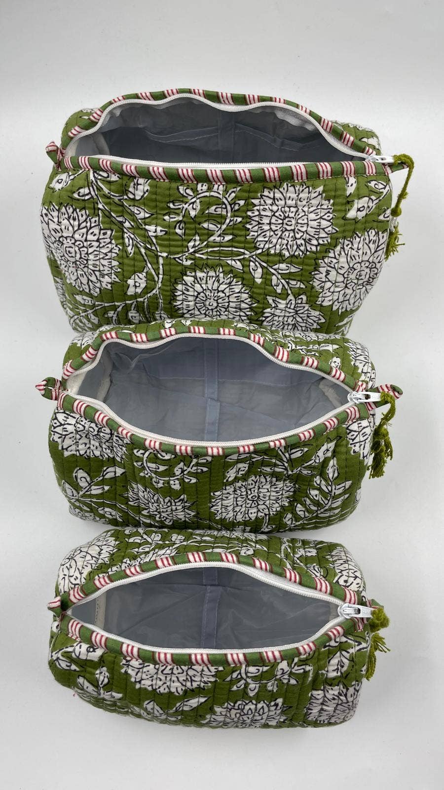 Green Chrysanthemum quilted wash bag set of 3 small medium & large