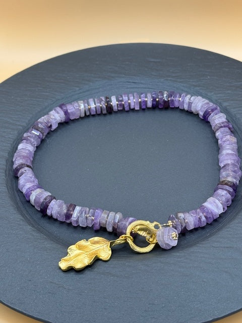 Amethyst tyre bead necklace wit gold clasp