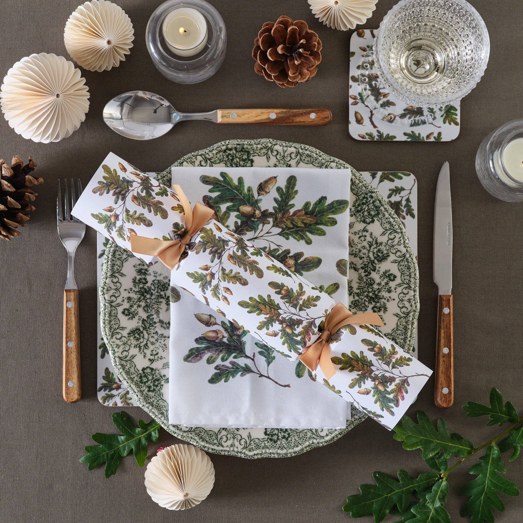 OAK LEAVES & ACORNS LUXURY CHRISTMAS CRACKERS