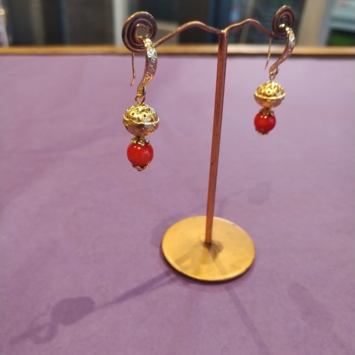 Red agate & gold drop earrings