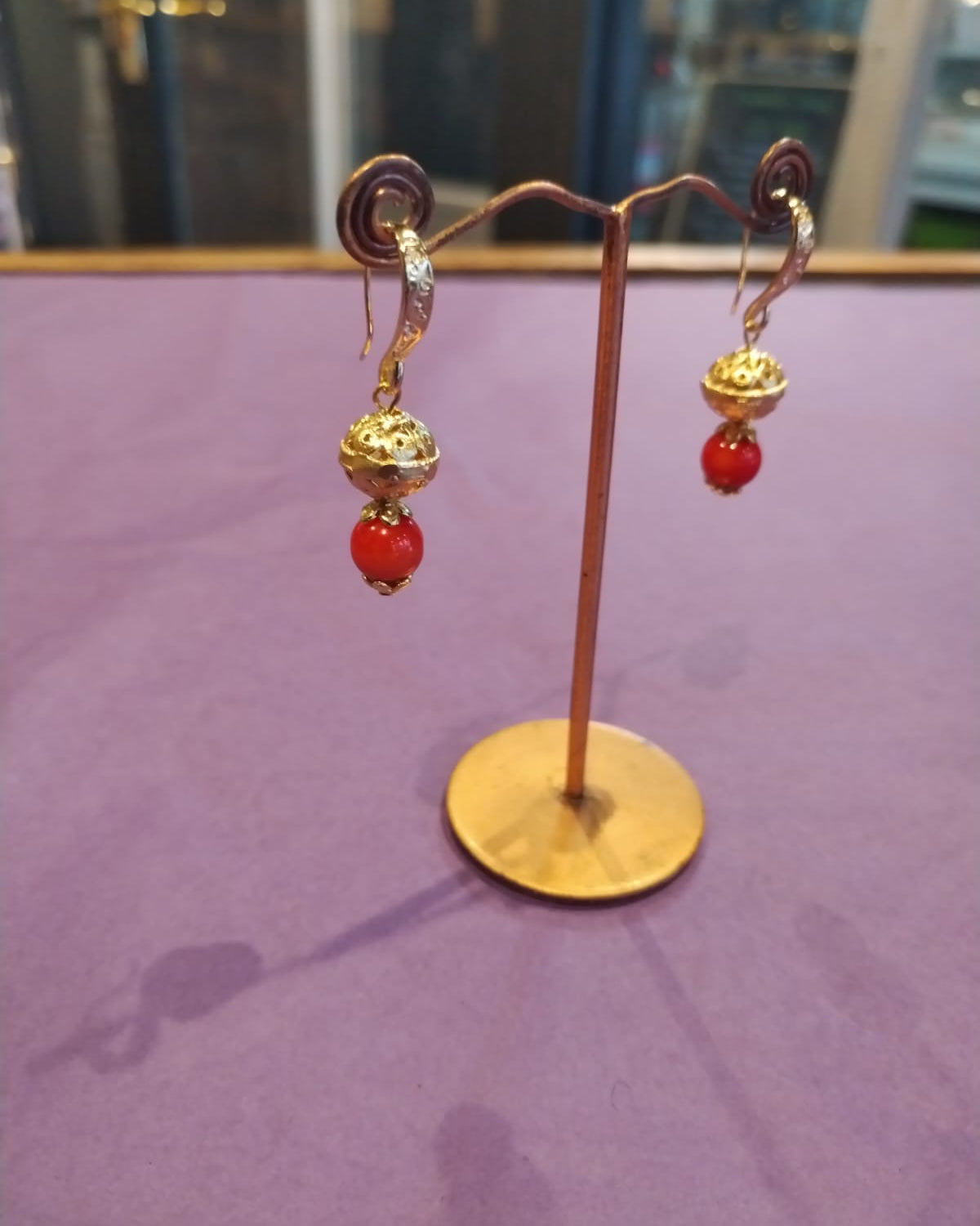 Red agate & gold drop earrings