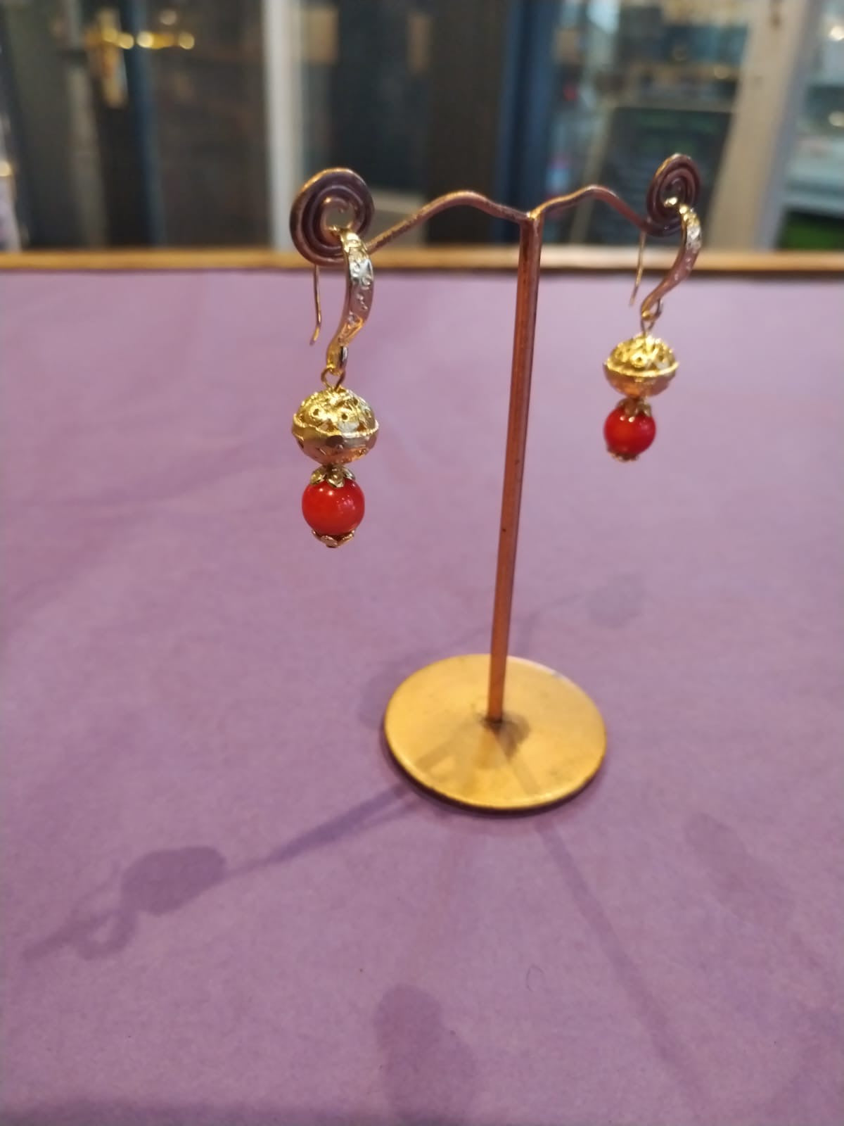 Red agate & gold drop earrings