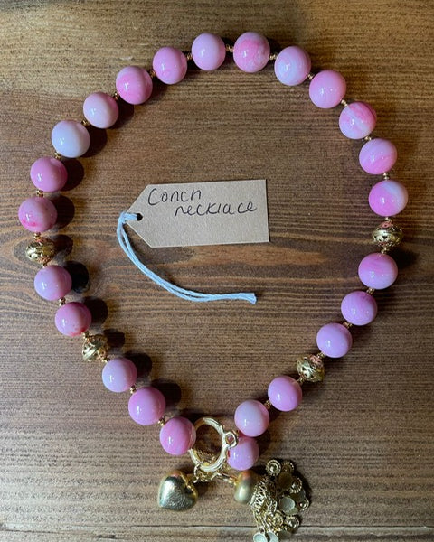 Pinch conch and gold necklace