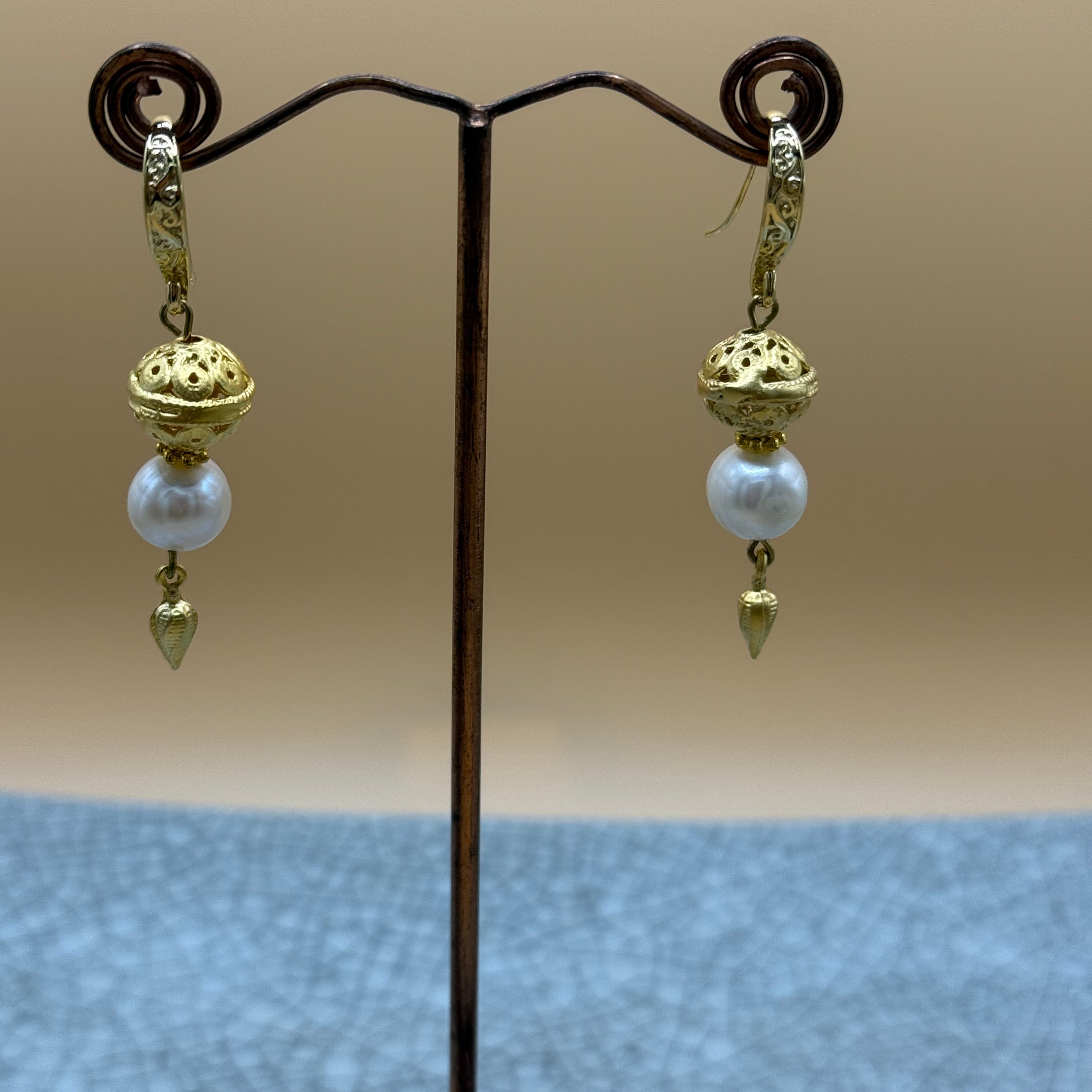 Freshwater pearl & Gold Earrings