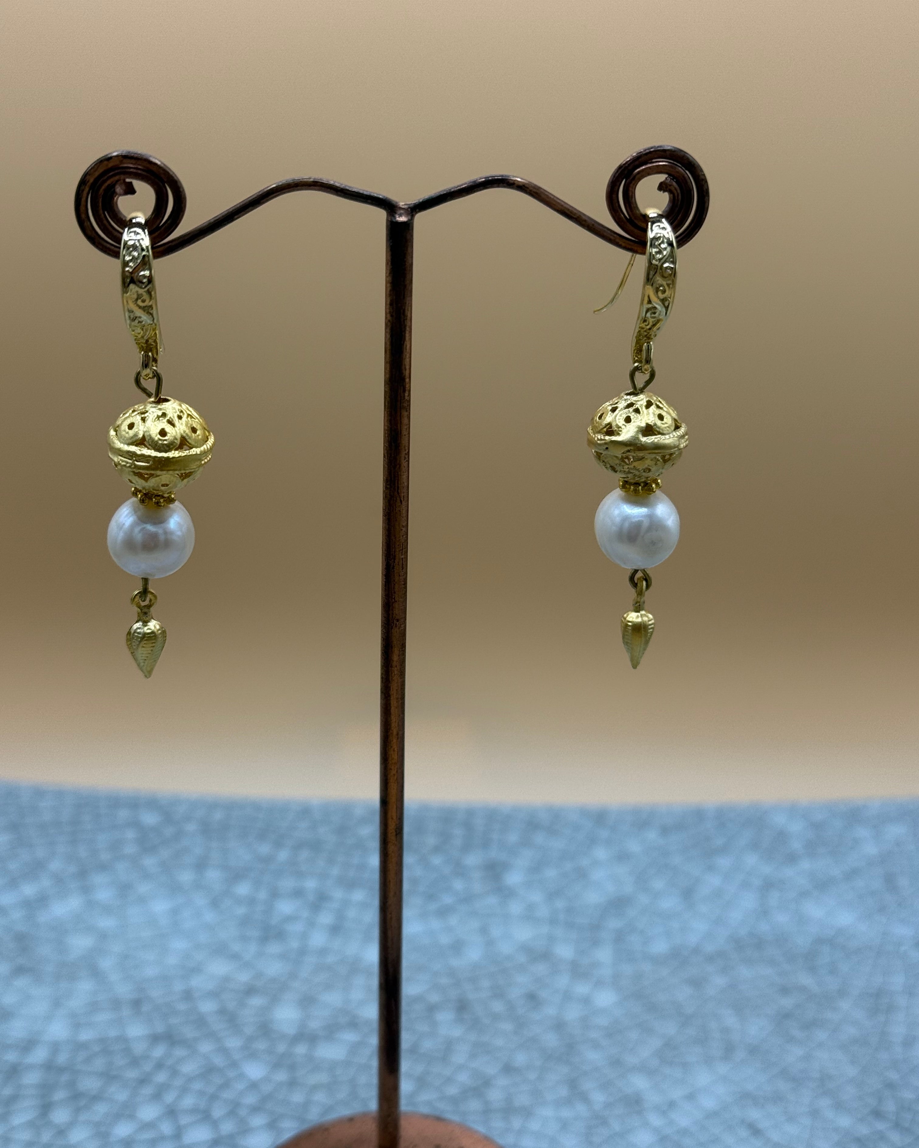 Freshwater pearl & Gold Earrings